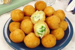 25x Bolinhas de Queijo Quente